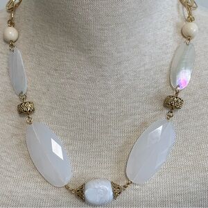 ✨ Chic Ivory & Gold Shell Statement Necklace - 25"